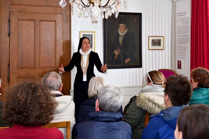 Die Hausherrin Magdalena Nägeli öffnet Schloss- und Museumstüren